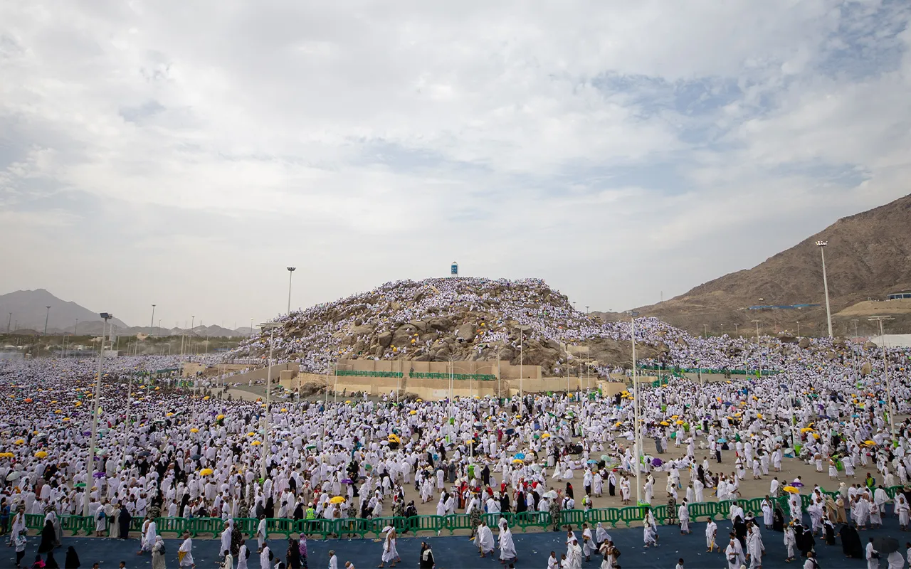 كل ما تريد معرفته عن جبل الرحمة في عرفات